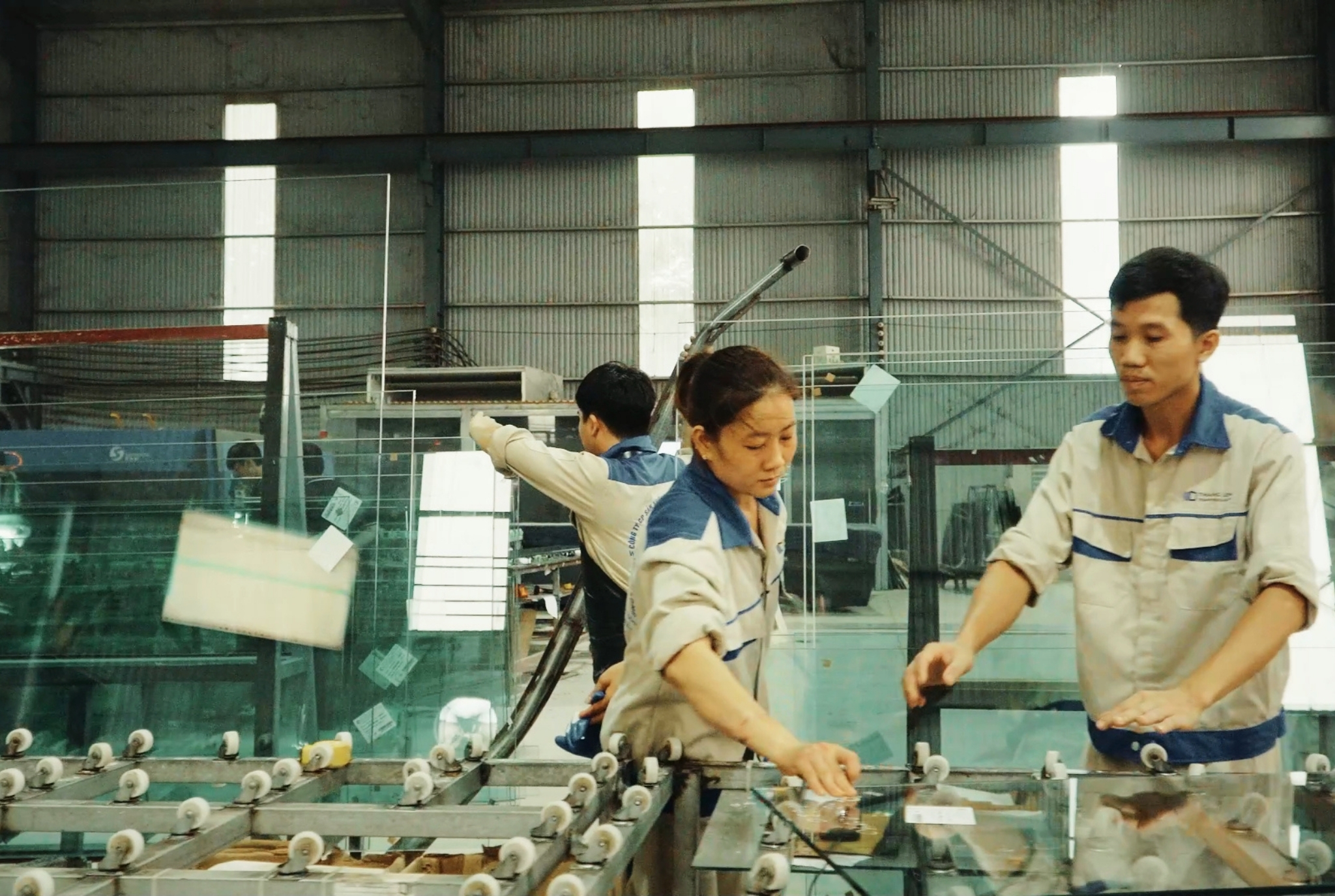 Hình ảnh nhà máy, hệ thống xưởng, đội ngũ kỹ thuật kính Thăng Long Glass