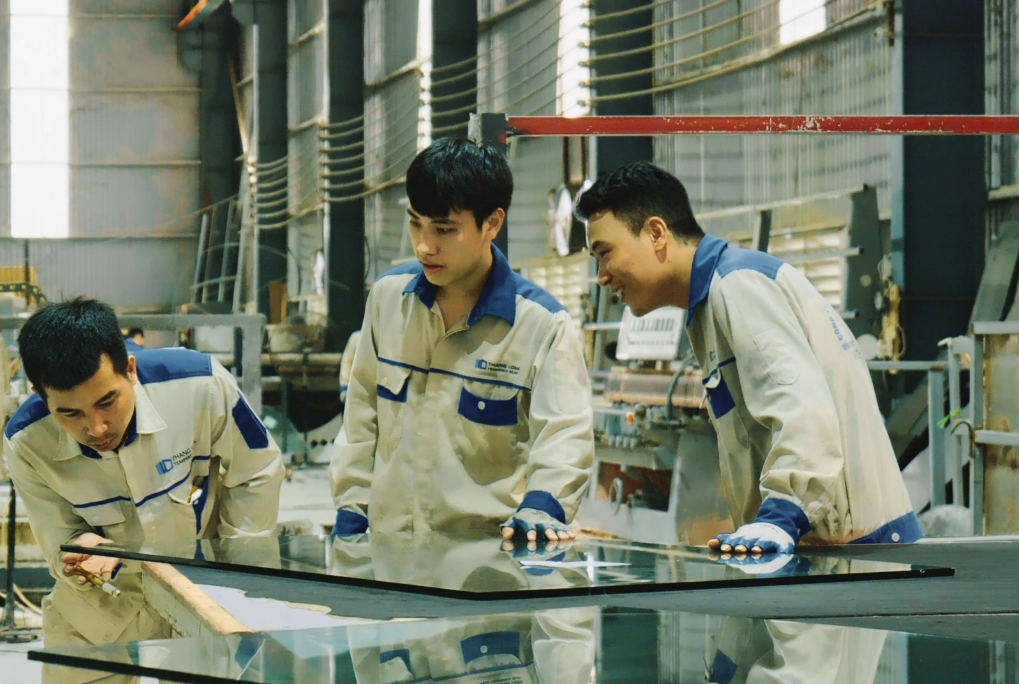 Hình ảnh nhà máy, hệ thống xưởng, đội ngũ kỹ thuật kính Thăng Long Glass