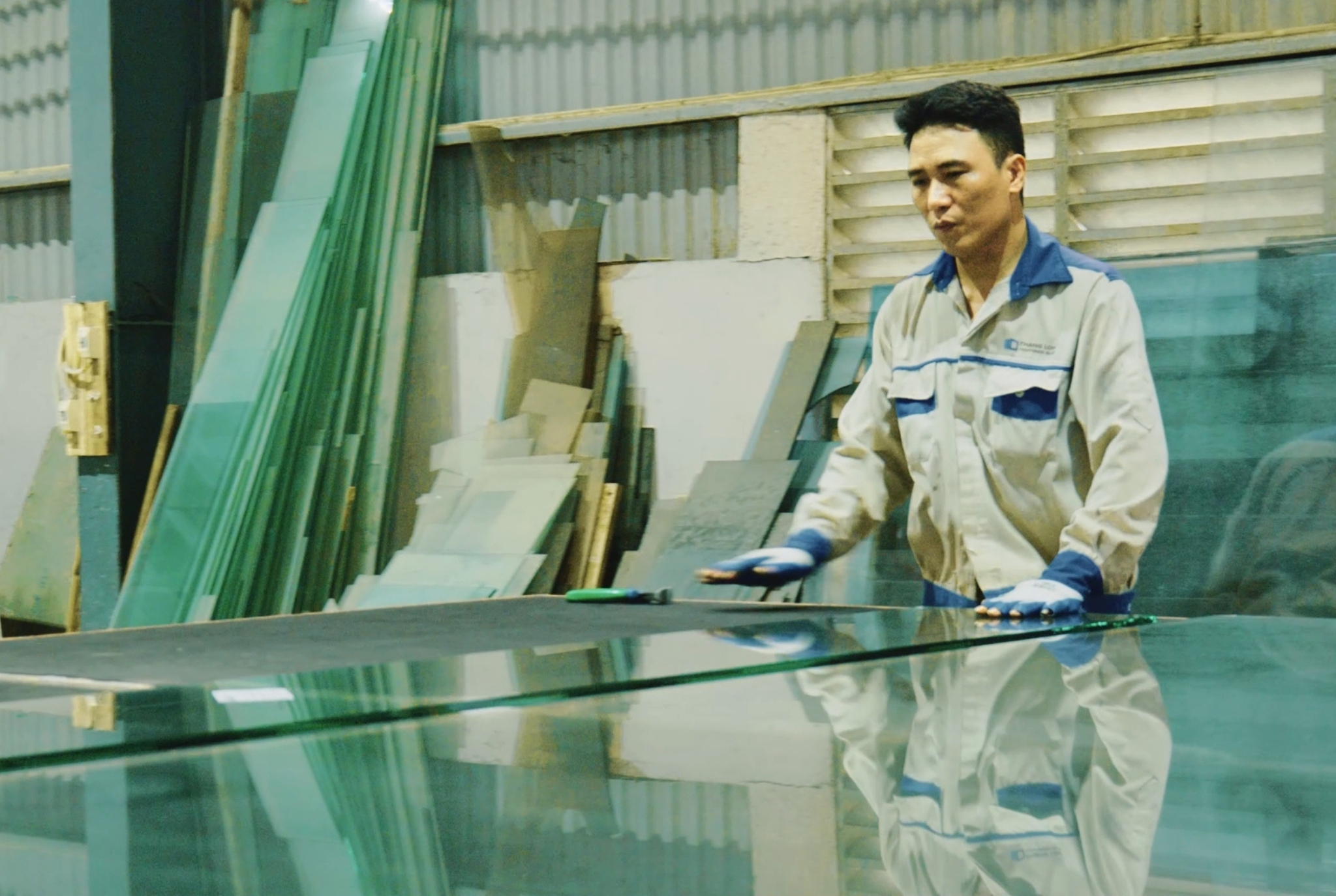 Hình ảnh nhà máy, hệ thống xưởng, đội ngũ kỹ thuật kính Thăng Long Glass
