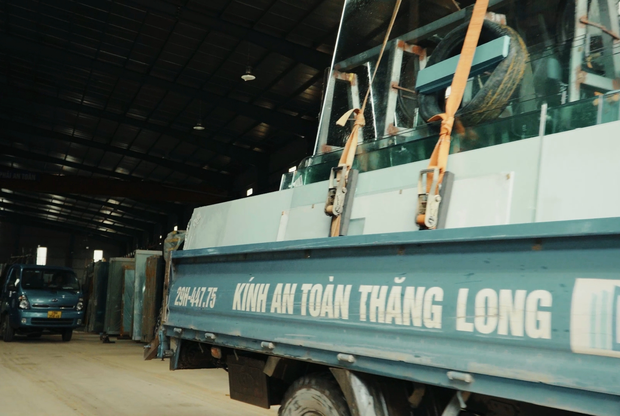 Hình ảnh nhà máy, hệ thống xưởng, đội ngũ kỹ thuật kính Thăng Long Glass