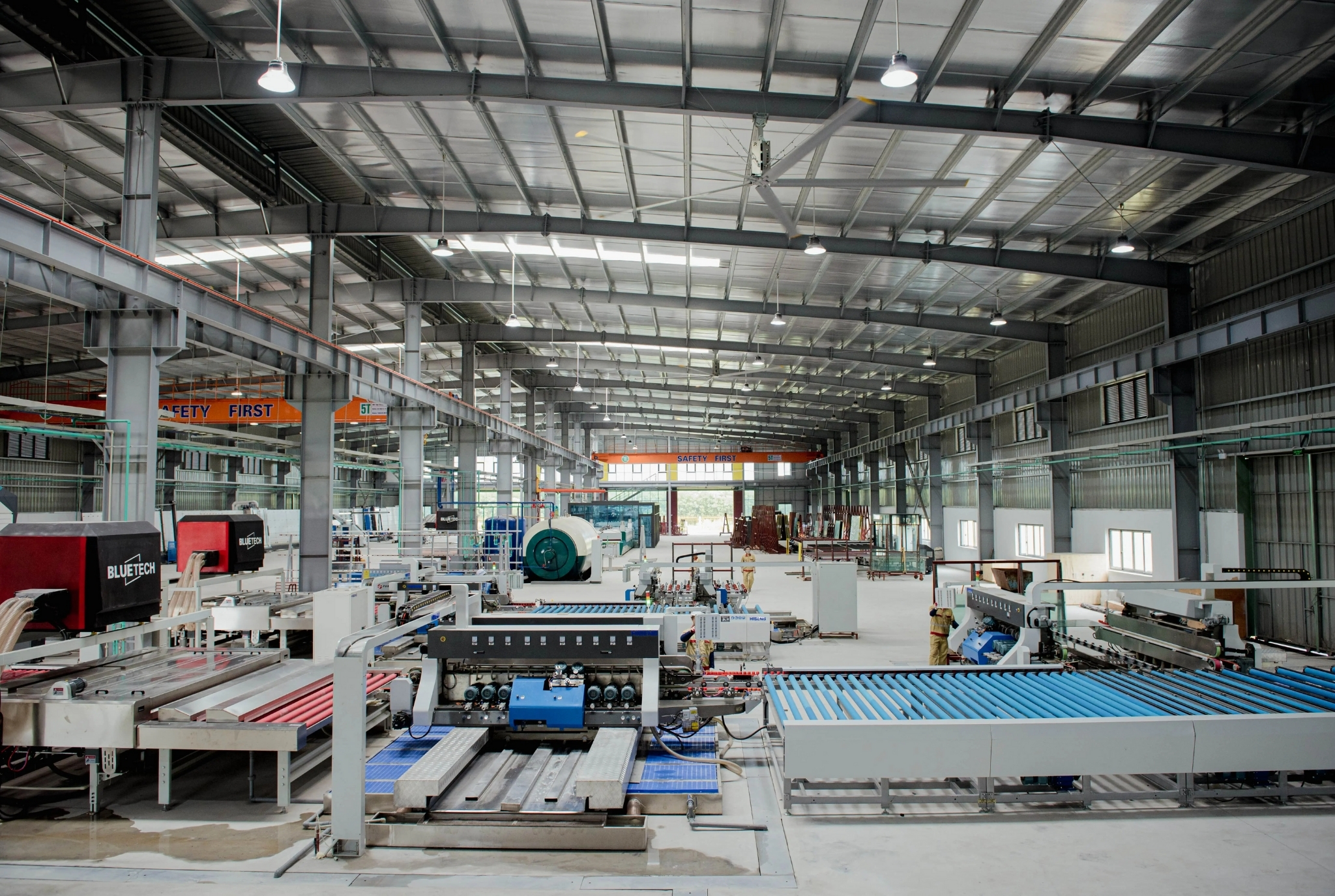 Hình ảnh nhà máy, hệ thống xưởng, đội ngũ kỹ thuật kính Thăng Long Glass