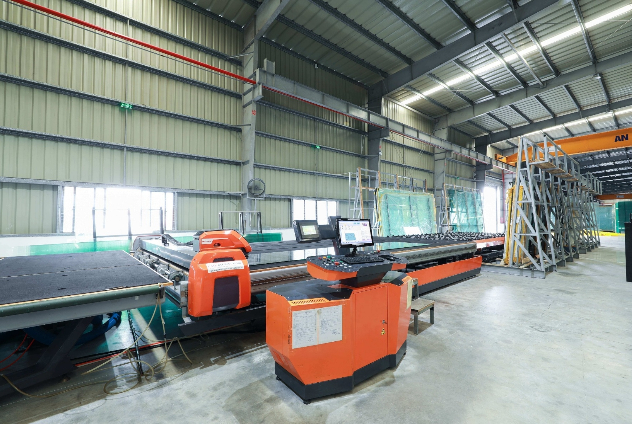 Hình ảnh nhà máy, hệ thống xưởng, đội ngũ kỹ thuật kính Thăng Long Glass